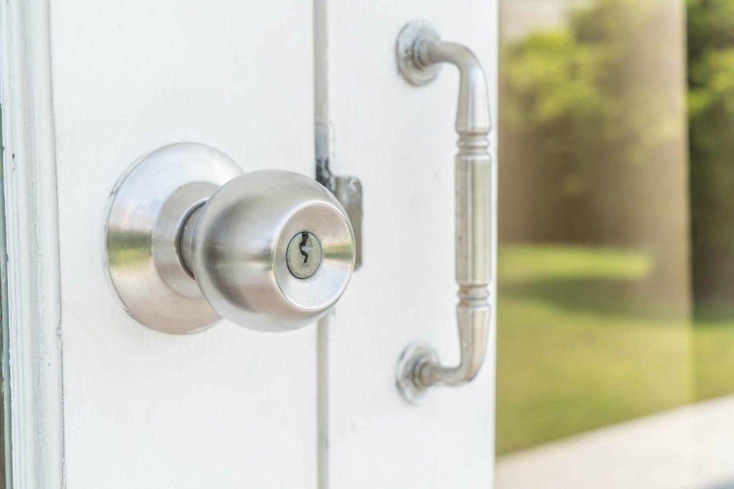 Serrure de porte en gros plan — combien coûte vraiment un serrurier à Bruxelles